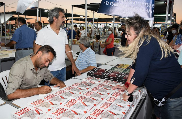 KUŞADASI KİTAP GÜNLERİ ZİYARETÇİLERİNİ AĞIRLAMAYA DEVAM EDİYOR