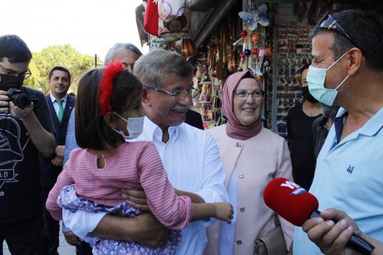 AHMET DAVUTOĞLU: KUŞADASI'NDA OLMANIN MUTLULUĞUNU YAŞIYORUM