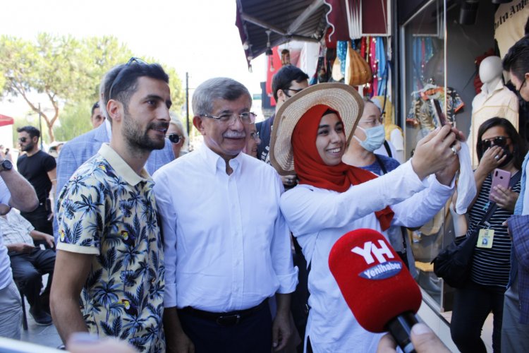 AHMET DAVUTOĞLU: KUŞADASI'NDA OLMANIN MUTLULUĞUNU YAŞIYORUM