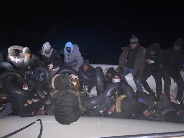 Kuşadası açıklarında 31 düzensiz göçmen yakalandı