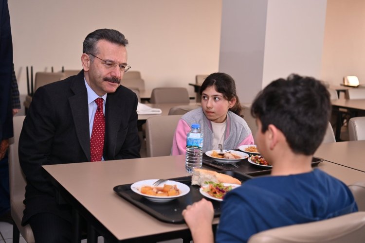 VALİ AKSOY, DEPREMZEDE AİLELER İLE GÖRÜŞTÜ