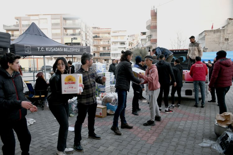 KUŞADASI'NDA YAŞAYAN YABANCILAR DEPREMZEDELER İÇİN SEFERBER OLDU