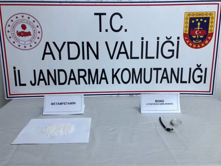 ŞÜPHELİ ŞAHISLAR UYUŞTURUCU İLE YAKALANDI