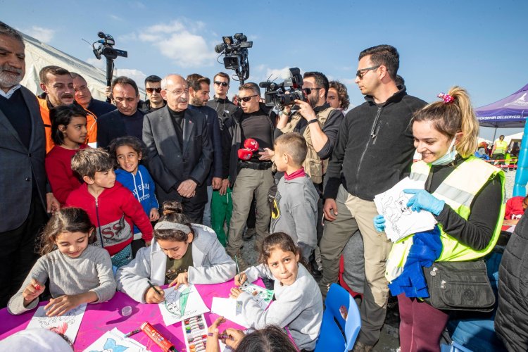 CHP LİDERİ KILIÇDAROĞLU, İZMİR BÜYÜKŞEHİR'İN HATAY’DAKİ KOORDİNASYON MERKEZİNİ ZİYARET ETTİ