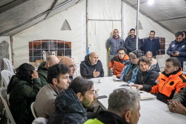 İZMİR BÜYÜKŞEHİR, 5 BİNİN ÜZERİNDE DEPREMZEDEYİ KONTEYNER KENTE TAŞIYACAK