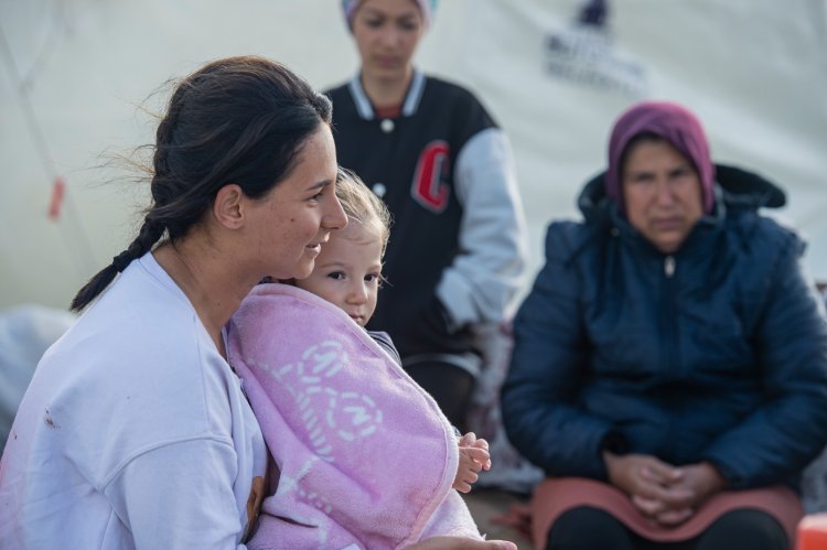 DEPREMZEDE KADINLAR 8 MART’I BURUK KARŞILADI