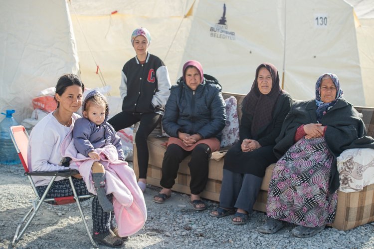 DEPREMZEDE KADINLAR 8 MART’I BURUK KARŞILADI