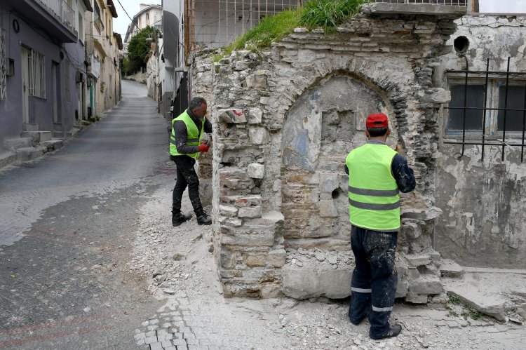 KUŞADASI’NDA TARİHİ ÇEŞMELERİN YENİ YÜZLERİ BELİRMEYE BAŞLADI