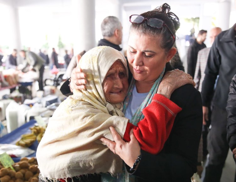 BAŞKAN ÇERÇİOĞLU YENİPAZAR’DA YEREL FİDE DAĞITIMI YAPTI