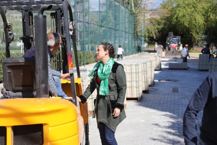 EFES SELÇUK'TA ÇALIŞMALAR SÜRÜYOR, CUMHURİYET MAHALLESİ'NDE YOLLAR YENİLENİYOR