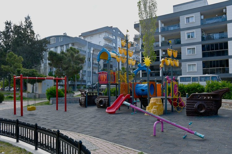 KUŞADASI’NIN YEMYEŞİL PARKLARI ARTIK DAHA GÜVENLİ