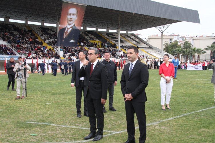 KUŞADASI ÖZER TÜRK STADYUMU'NDA 23 NİSAN KUTLAMASI