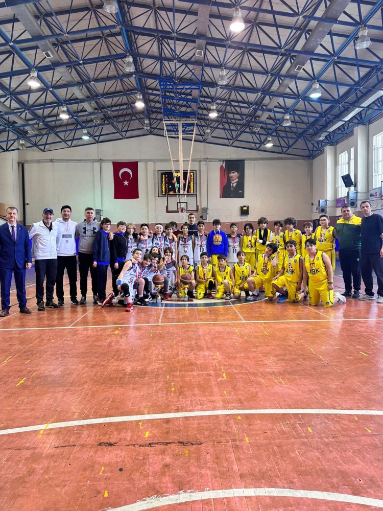 KUŞADASI BAHÇEŞEHİR KOLEJİ BASKETBOLDA FIRTINALAR ESTİRİYOR!