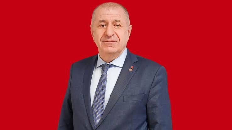 ÜMİT ÖZDAĞ YARIN KUŞADASI'NA GELİYOR!