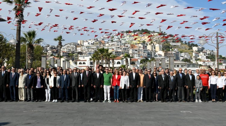 KUŞADASI'NDA ULU ÖNDER ATATÜRK SAYGIYLA VE MİNNETLE ANILDI!