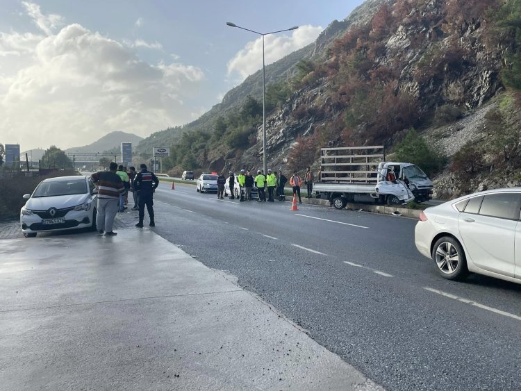 Söke'de Zincirleme Kaza; 1 Yaralı 