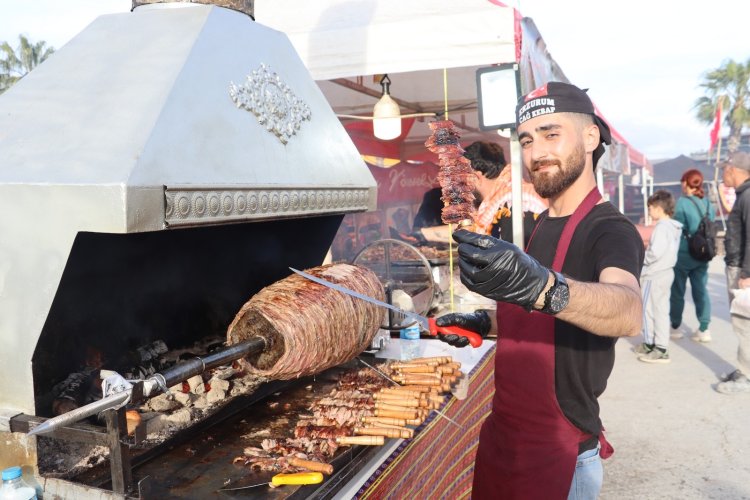 KUŞADASI'NDA YÖRESEL LEZZETLER FESTİVALİ DEVAM EDİYOR!