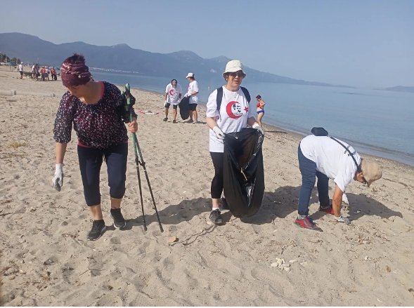 TEMA gönüllüleri sahiller temizledi